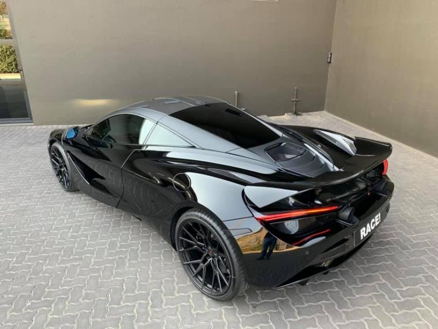  McLaren 720S by RACE! on Vossen Wheels 2019 года  (фото 10 из 21)